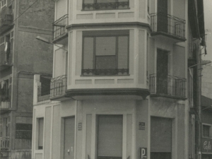 Viviendas de la calle Javier Marquina (hoy en día, bar Puerto y calle Eskalantegi)