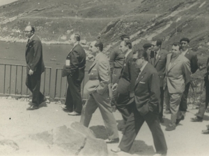 Manuel Valencia Remón y otras autoridades en el mirador de Pasai San Pedro