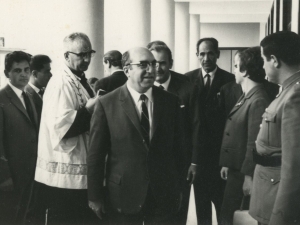 Autoridades visitando las instalaciones de la escuela de Pasai Donibane