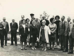 Grupo de maestros y maestras de la escuela de Pasai Donibane