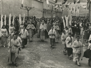 Procesión con la custodia por las calles Pasai San Pedro