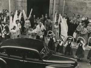 Procesión con la custodia por las calles Pasai San Pedro