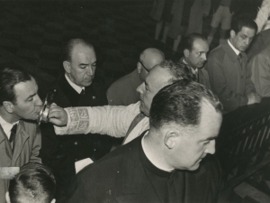 Autoridades durante la ceremonia religiosa oficiada en la iglesia parroquial de San Pedro