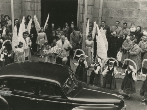 Procesión con la custodia por las calles Pasai San Pedro