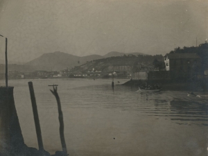 Bahía de Pasaia. En primer plano, Pasai San Pedro y al fondo, Pasai Antxo