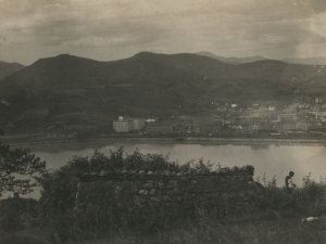 Pasai Antxo. Al fondo, el fuerte de San Marcos