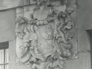 Escudo de la fachada de la casa Arizabalo, conocida como Del Almirante, en Pasai Donibane