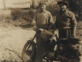 Bi baserritar motor batekin