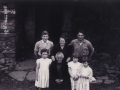 Familia etxeko atarian