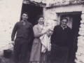 Familia etxeko atarian