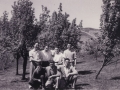 Lagun taldea mendian