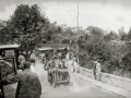 HOMBRES MONTADOS EN UNA MOTO CON SIDECAR POR LAS CALLES DE HERNANI. (Foto 1/2)