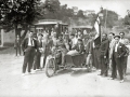 HOMBRES MONTADOS EN UNA MOTO CON SIDECAR POR LAS CALLES DE HERNANI. (Foto 2/2)