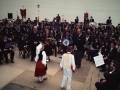 Jóvenes dantzaris bailando durante el homenaje a Antonino Ibarrondo Oleaga