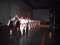 Dantzaris bailando en el homenaje a Aramburu