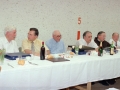 Celebración de una comida en homenaje a Juan Mujika, Fermin Altube y a Jon Zubieta : a la izquierda del sacerdote Mugica, el alcalde Angel Iturbe