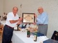 Acto de entrega de un cuadro al sacerdorte Juan Mujika en los actos de su homenaje