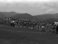 Equipos de fútbol en los actos de homenaje a Juan Urrestarazu, en el campo Azkoagain. Entre los presentes, Santi Idigoras