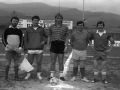 Santi Idigoras junto a otras personas en los actos de homenaje a Juan Urrestarazu, en el campo Azkoagain