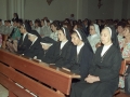Actos religiosos en homenaje a dos monjas : las homenajeadas se encuentran sentadas en primera fila