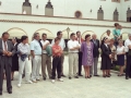 Asistentes a los actos en homenaje a dos religiosas, junto a la iglesia de las Hermanas Hospitalarias