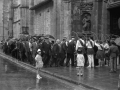 Homenajeados accediendo a la iglesia de San Miguel