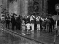 Homenajeados accediendo a la iglesia de San Miguel