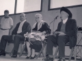 Actos de homenaje a los jubilados. A la izquierda de los homenajeados, Eli Galdos