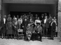 Grupo de asistentes al homenaje junto a los homenajeados