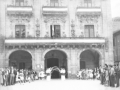 Recibimiento a Santiago Guridi frente al Ayuntamiento