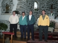 Grupo de hombres durante los actos religiosos con motivo del homenaje al caminero de Zubillaga
