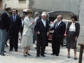 Actos de homenaje al caminero de Zubillaga. A la derecha del señor caminero se encuentra Imanol Murua, y a la izquierda de la imagen, Eli Galdos