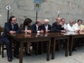 Actos de homenaje al caminero de Zubillaga. A la derecha del señor caminero se encuentra Eli Galdos y a su izquierda, Imanol Murua