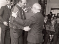 Eli Galdos saludando al director musical y compositor Antonino Ibarrondo