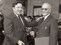 Entrega de un obsequio al director musical y compositor Antonino Ibarrondo