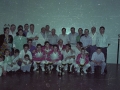 Grupo de pelotaris y otros asistentes en el homenaje del pelotari Agiriano