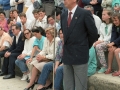 Eli Galdos se dirige a los asistentes en los actos de homenaje al sacristán de Zubillaga