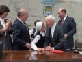 Actos de homenaje al sacristán de Zubillaga. A la derecha del homenajeado se encuentra Eli Galdos y a su izquierda Imanol Murua