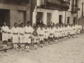 Festejos celebrados con motivo de las Fiestas Euskaras y Patronales : niños del grupo escolar de la Marina haciendo ejercicios gimnásticos