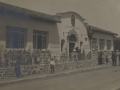 Fachada de la nueva escuela de niños de ambos sexos en Mendelu Escuelas de Amute (posteriormente Martínez Anido)