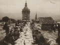 Inauguración de las obras del nuevo ensanche del Puntal de España : banquete ofrecido por el Ayuntamiento a las autoridades e invitados, en la terraza del castillo de Carlos V