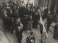 Inauguración del parque Javier Ugarte : paseo por las calles de Hondarribia del Obispo de Pamplona, Mateo Múgica