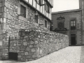 Casa de la calle Juan Laborda en el casco antiguo. Detrás, el palacio Egiluz