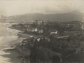 Panorámica desde la carretera del faro de Higer : hotel Peñón, playa, paseo de la playa y villas
