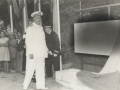 Inauguración del paseo Ramon Iribarren y homenaje a éste mismo : el almirante Felipe de Abárzuza descubriendo una placa