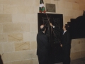 Visita de Juan José Ibarretxe, lehendakari del Gobierno Vasco, con motivo del 800 Aniversario de Hondarribia : el lehendakari descubre la placa conmemorativa junto al alcalde