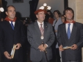 Concesión de la "Insignia de Oro de la Ciudad" a Iker Martínez de Lizarduy y Xabi Fernández : el alcalde Jauregi junto a los homenajeados