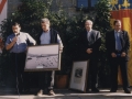 Visita institucional de los representantes del ayuntamiento de Peñíscola a Hondarribia : intercambio de obsequio entre las dos instituciones