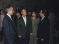 Nombramiento de Hijo Adoptivo de Hondarribia a Álvaro Enrique Arzú Irigoyen, Presidente Constitucional de la República de Guatemala : el Presidente entre el alcalde Jauregi y Jose Mari Muñoa