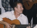 Nombramiento de Hijo Adoptivo de Hondarribia a Álvaro Enrique Arzú Irigoyen, Presidente Constitucional de la República de Guatemala : el Presidente tocando la guitarra
